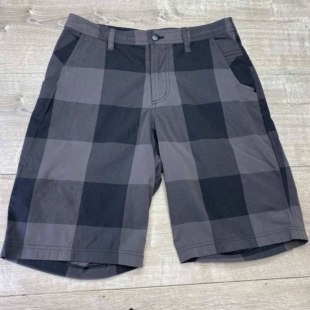 Lululemon Shorts Mens 32 Gray Plaid Chino Performance 11 Inseam Pockets Casual